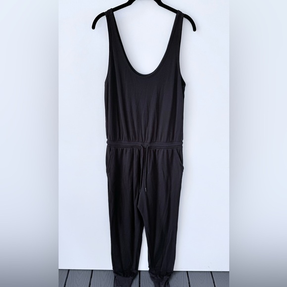 Athleta Unbound Jumpsuit Cinched Waist Cargo Pockets Black Stretch size medium - Picture 3 of 6